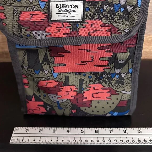 Burton Snowboards Insulated Lunch Bag Forest Print - Small Puncture on Interior - Picture 8 of 16